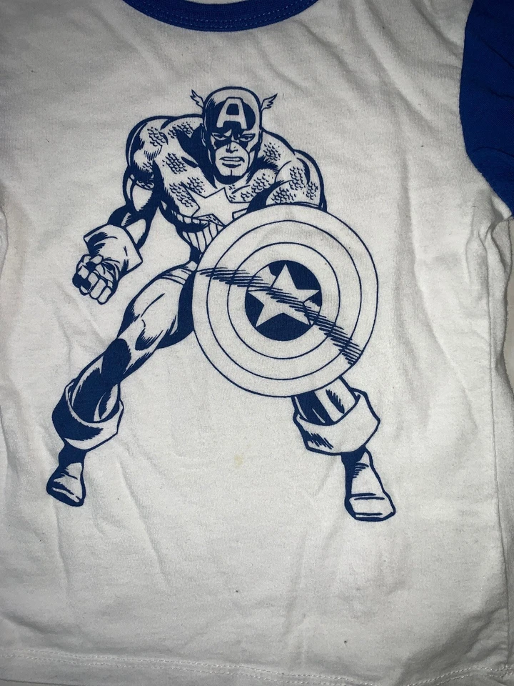 Camiseta Gráfica H&M Marvel Comics Capitán América de segunda mano para niños (talla 2-4 años) Foto 3 de 4