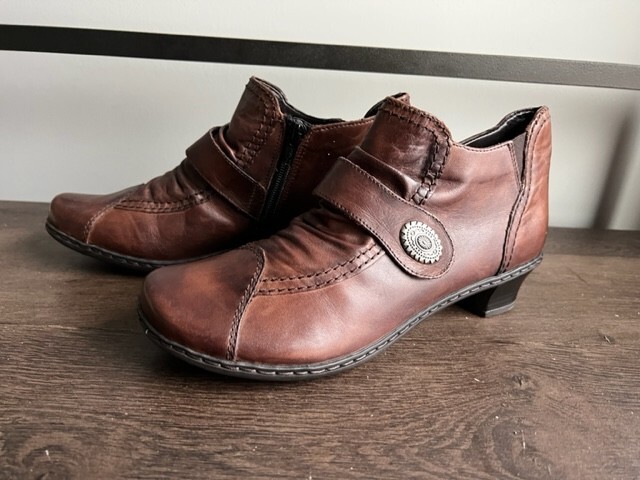 RIEKER WOMENS BROWN LEATHER BOOTIES ZIPPED ANKLE BOOTS SZ 36  display picture 1