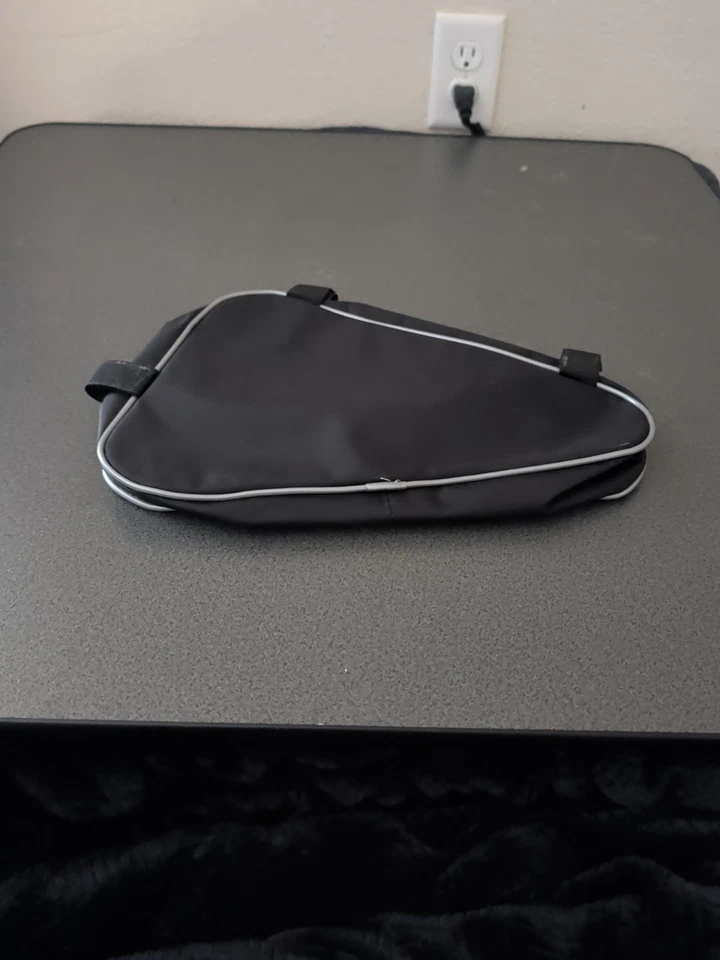 Ibera Triangle Bike Frame Bag – Water-Resistant Saddle Bag - Image 2 of 2