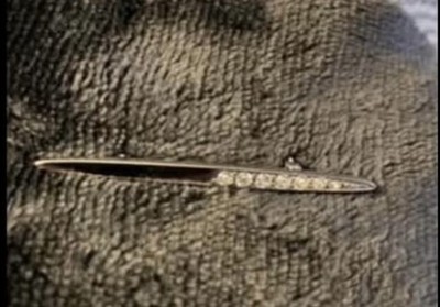 Vintage 1960 s Ladies Very Dainty 2  Bar Brooch. Beautiful Piece.