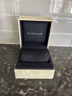 VAN CLEEF & ARPELS GREEN  VELVET BANGLE BRACELET/WATCH GIFT BOX (EMPTY). Pillow