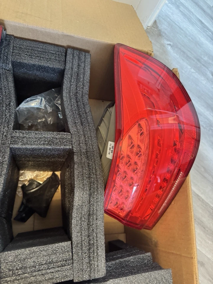 Conjunto de luces traseras BMW 328i/335i 2011-2013 OEM izquierda derecha Foto 2 de 4