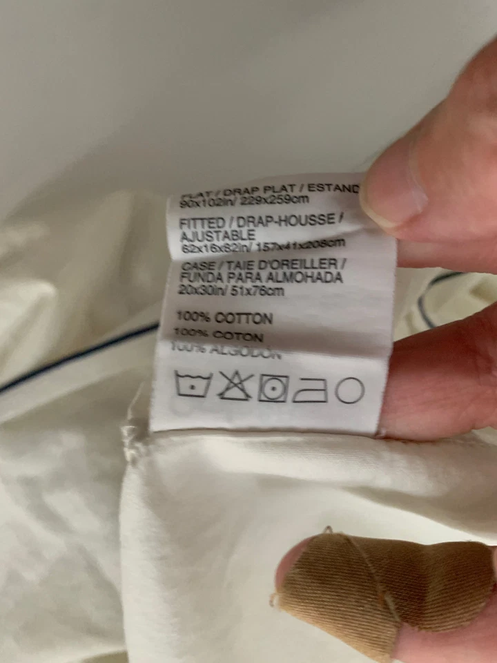 Funda de Almohada Estándar CRATE AND BARREL Blanco Algodón Azul Marino Punta Bordada Foto 4 de 4