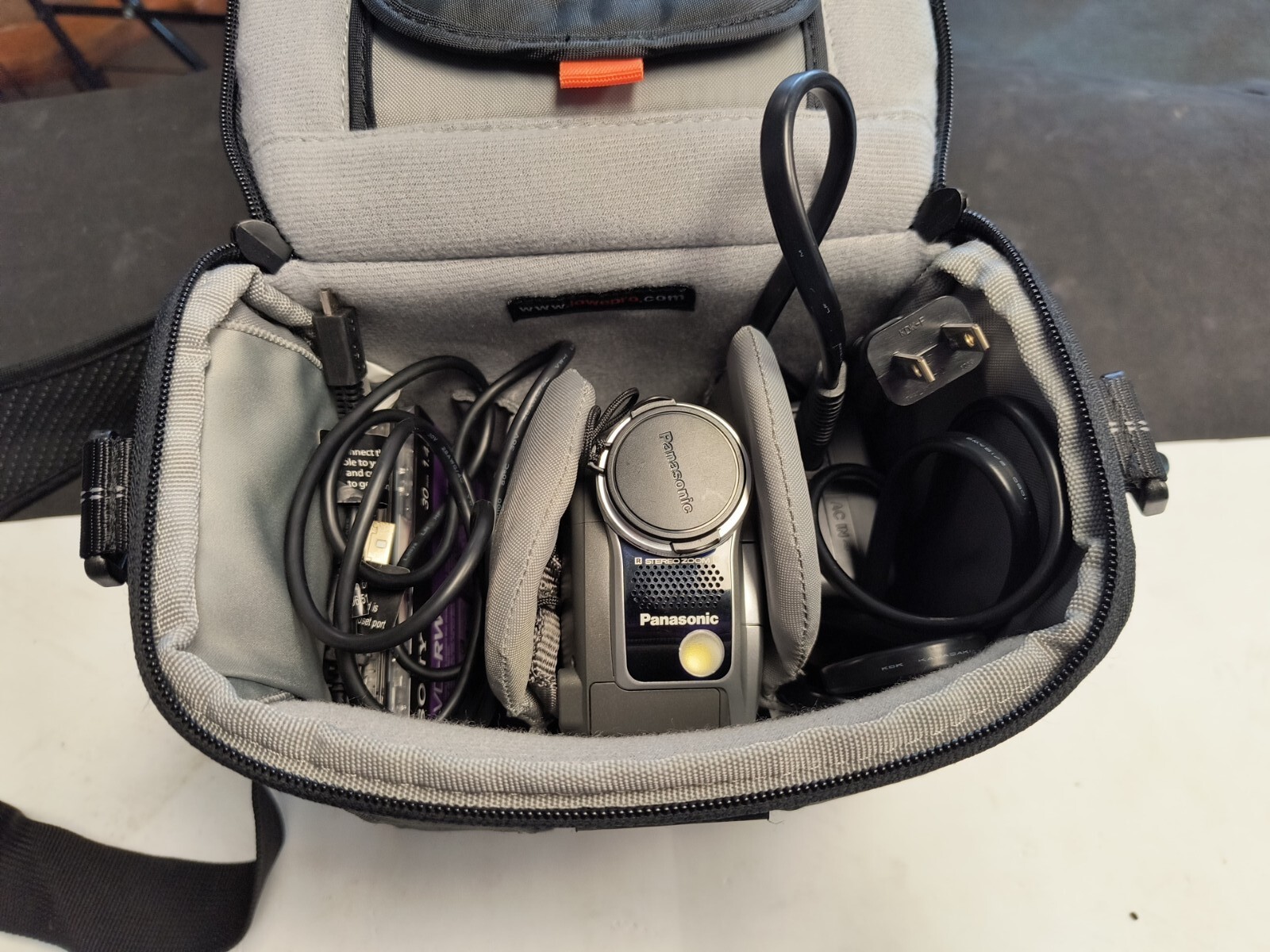 Panasonic Palmcorder MultiCam VDRD105 DVD Camcorder W/ DVD Ram Discs