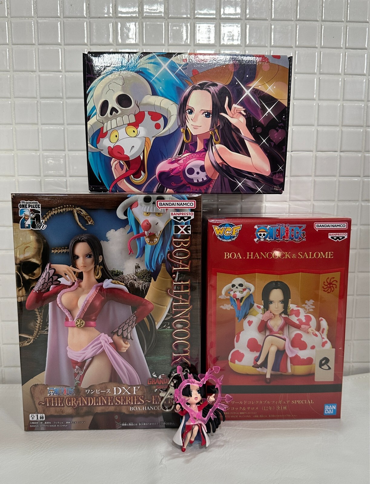 ONE PIECE: Boa Hancock- 2 figures, box, and keychain set【Fedex Shipping】