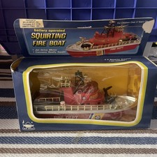 SQUIRTING FIRE DEPARTMENT BOAT 1975 NEW BRIGHT INDUSTRIAL Battery Power No. 2081