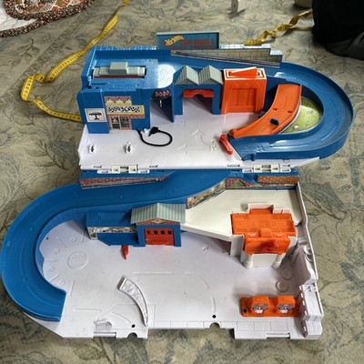 2015 Hot Wheels Sto And Go Car Wash and Service Station Center PlaySet