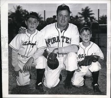 1947 Press Photo Pirates manager Billy Herman. two of team pres McKinney's sons