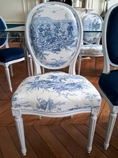 Chaise médaillon ancienne tapissée et patinée style Louis XVI.