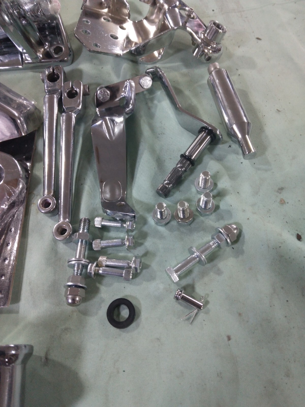 chrome 8799 Harley Davidson Softail Fat Boy FLOORBOARD DRIVER BRACKET