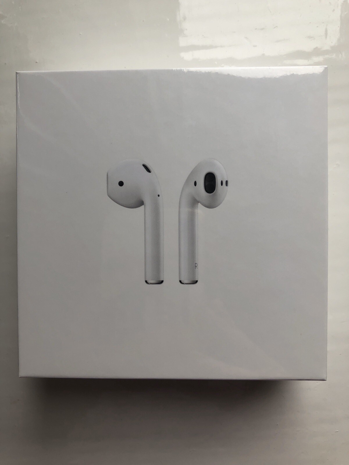 Apple AirPods 2nd Gen Wireless Charging Case White