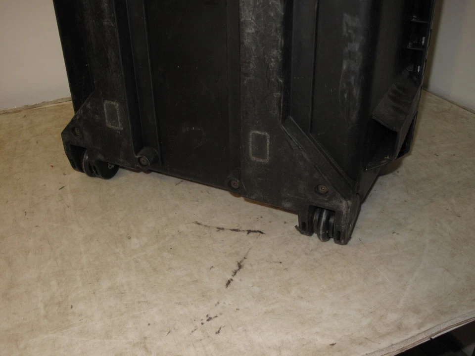 Pelican Hardigg Storm Case iM2720 25x20x12 OD 21x16x10 ID Wheels Pull Out Handle - Image 4 of 4