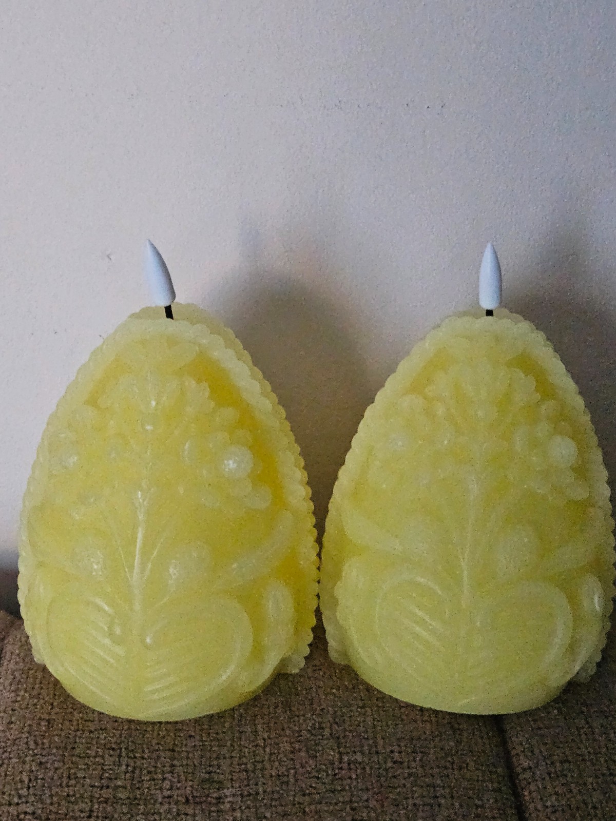 Flameless set of 2 beeswax alike 6" battery operated ( insta
