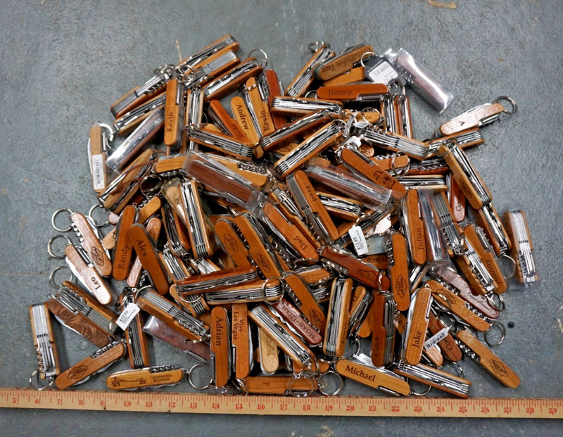 M1003   120+ assorted pocket knives