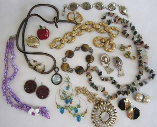 JUNK DRAWER JEWELRY LOT B-Vtg to Now-Craft Scrap Repair Wearable Mixed 5+ Pounds - Picture 3 of 7