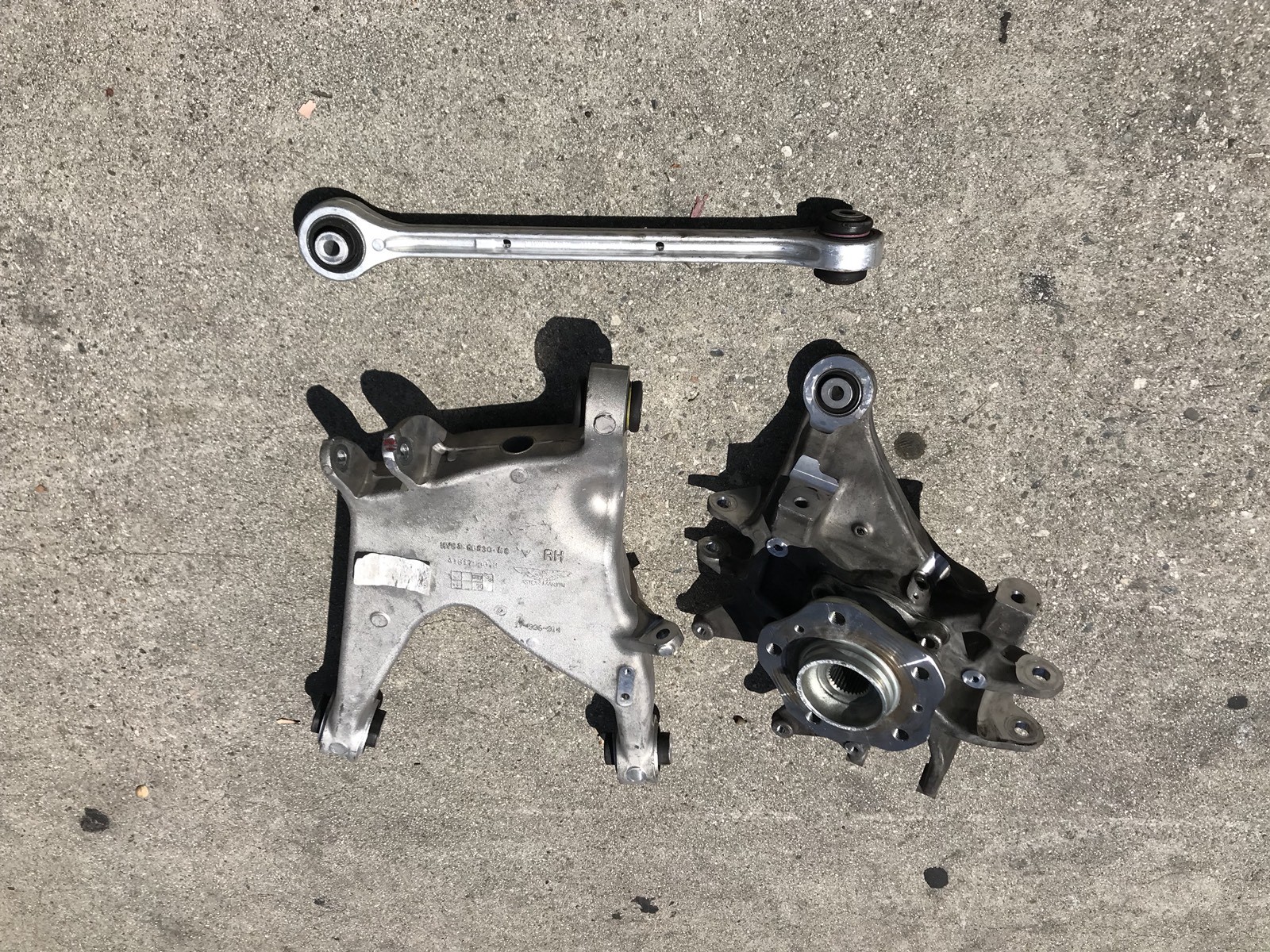 2016 ASTON MARTIN REAR RH Spindle Knuckle Hub (2) Control Arms