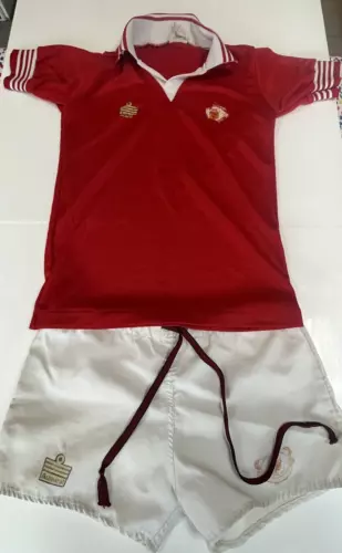 Manchester United 1975-1980 Home Football Shirt & Shorts Admiral Boys 81cm 32 in