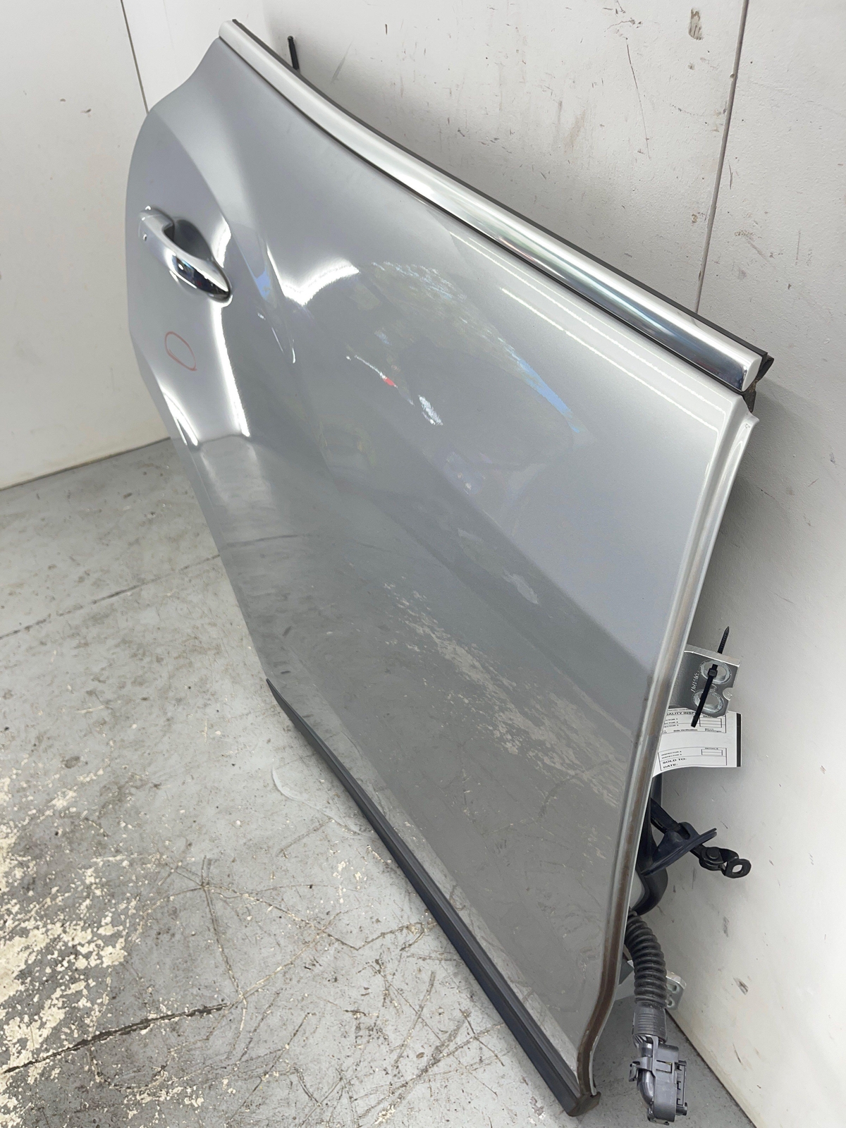 2017-2022 MASERATI LEVANTE REAR RIGHT DOOR GRIGIO METTALLIC (817) OEM 2018 2019
