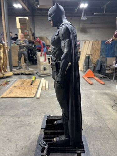 Lebensgroße Justice League Ben Affleck Batman 1:1 Full Size Statue Requisite - Bild 3 von 18