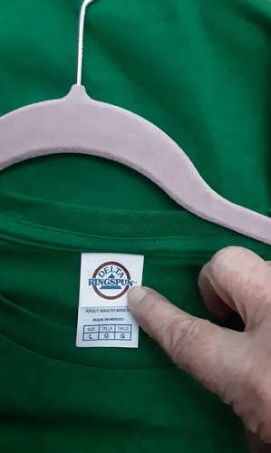 Camiseta DELTA RINGSPUN Verde con Cactus Rosa en la Parte Frontal Mangas Cortas Talla Grande - Imagen 4 de 4