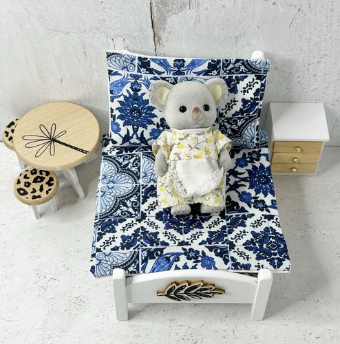 Dollhouse Miniatures 1:12 blaue Fliesen Bettwäsche Set Wendekissen & Decke - Bild 5 von 8