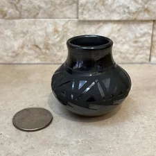 Mata Ortiz Pottery Miniature Olla Jar Black On Black 2” Mexico Art Gift Collect