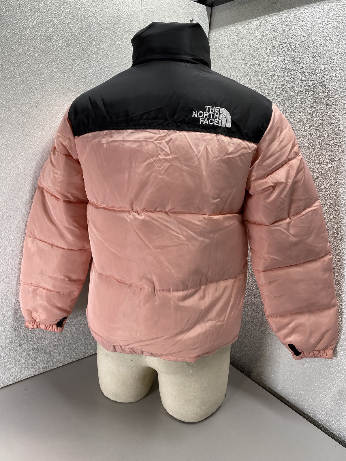 The North Face Mens 1996 Retro Nuptse Puffy Jacket Size M Peach, Black thumbnail 6