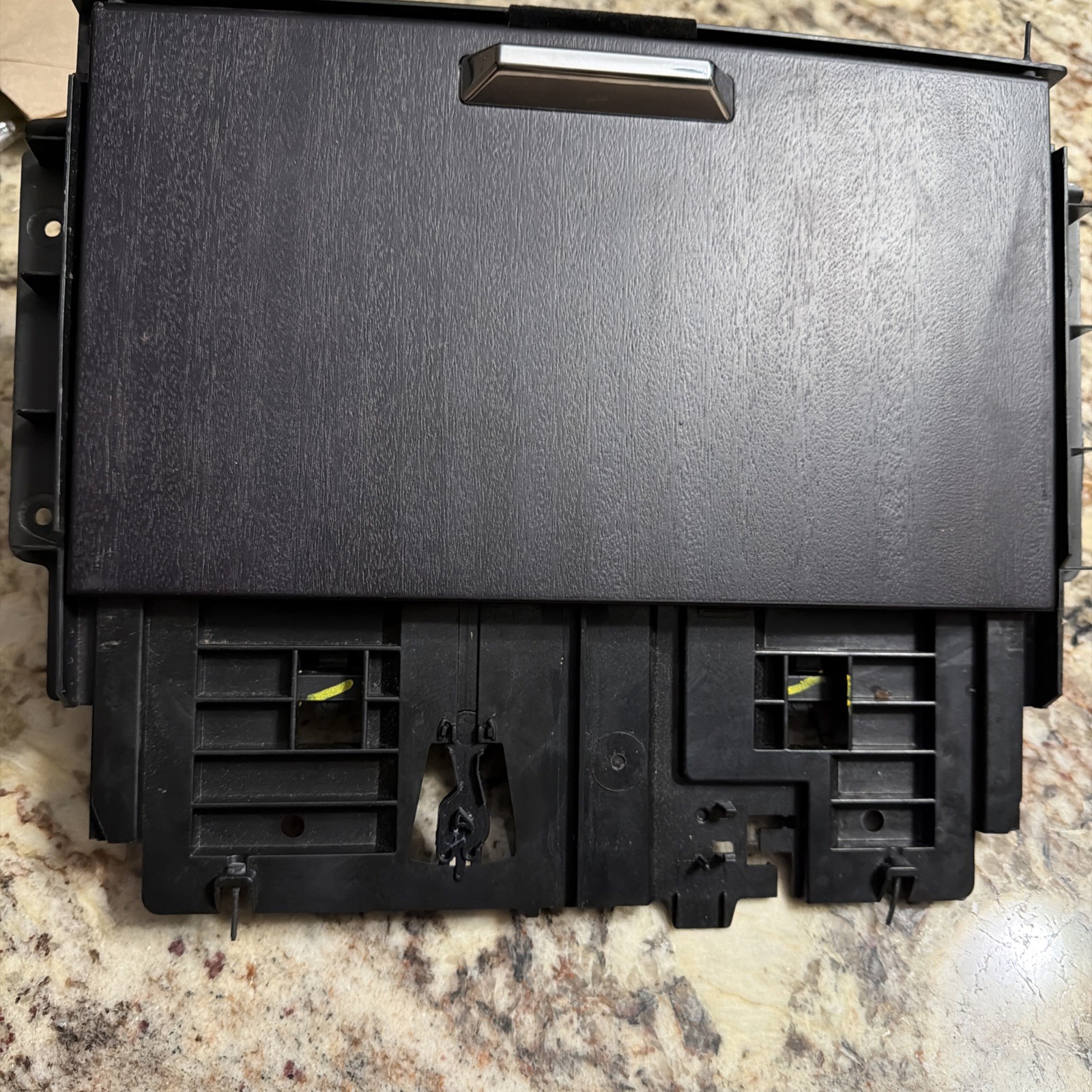 2022 - 2024 FORD EXPEDITION CENTER CONSOLE STORAGE COMPARTMENT OEM w wireless 