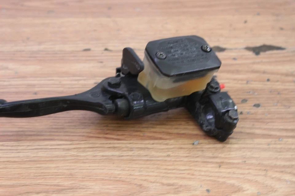 Ski-Doo Summit X 800R XM 2015 cilindro maestro de freno Foto 4 de 4