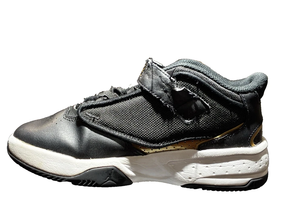 Zapatos de baloncesto Jordan Max Aura 4 para hombre talla 1y negros/blancos/dorados DN3687-007 Foto 4 de 4