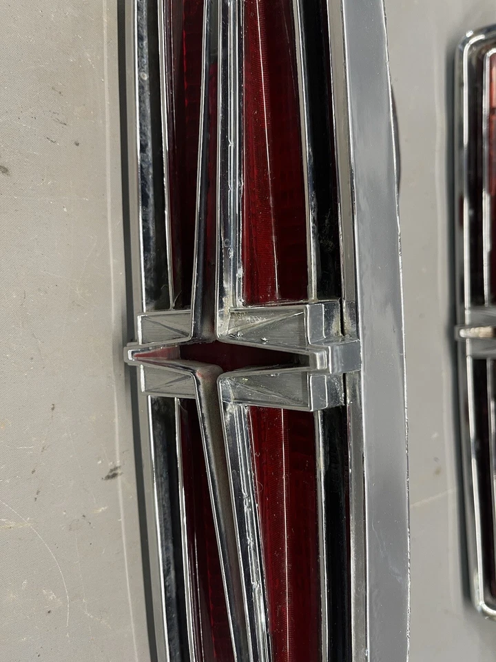 Oldsmobile Starfire Jetstar 1964 maletero luz trasera luz trasera lente Foto 3 de 4