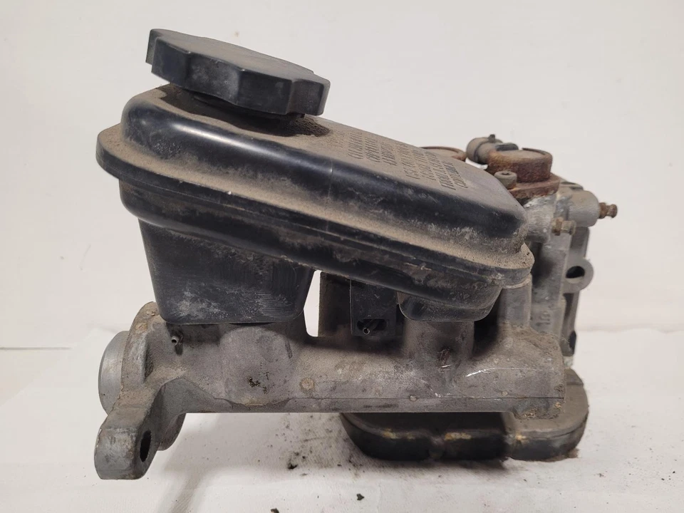 Conjunto de bomba y motor ABS usado se adapta a: montaje Oldsmobile Achieva 1993 grado A Foto 2 de 4