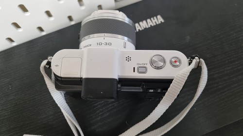 nikon 1 v1 white + 10-30mm f3.5-5.6+original nikon charger and battery - Imagen 4 de 8