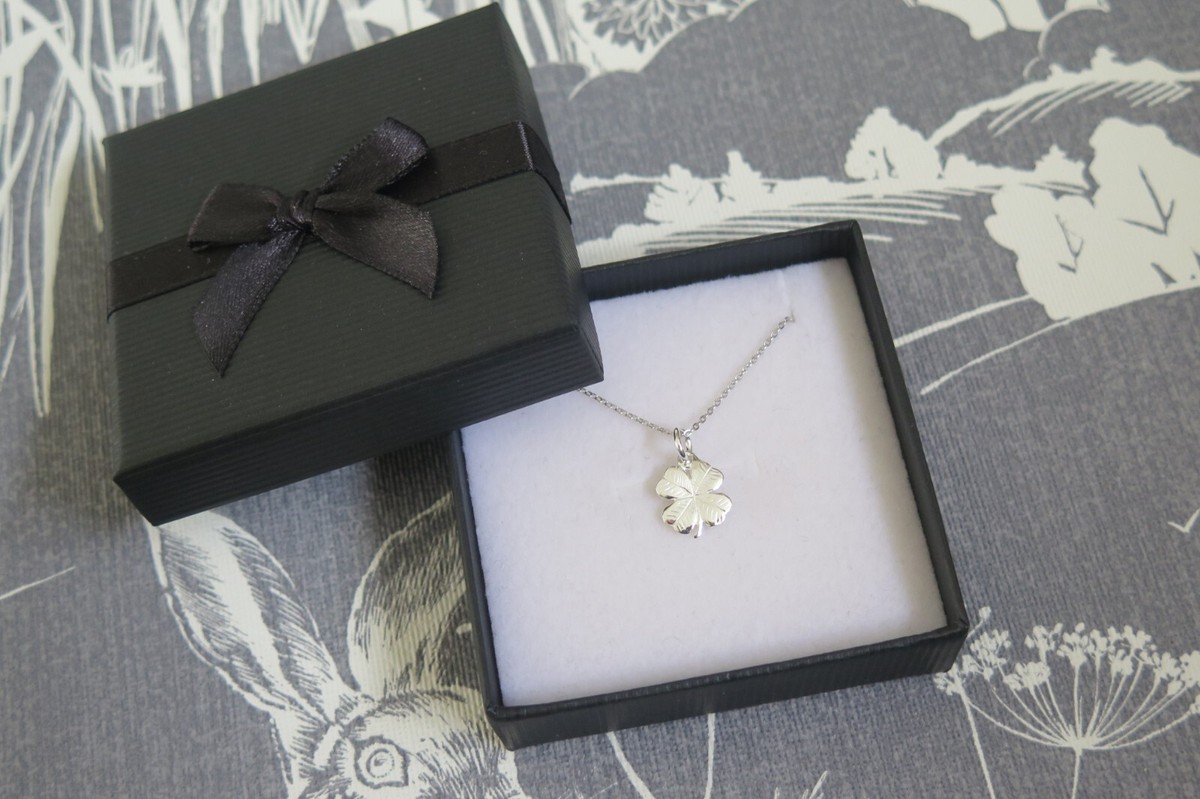 【SSIL】24年☆ホリデーエディション☆Flat Clover Pendant 682990347540e5cfa6b20c643dd27a