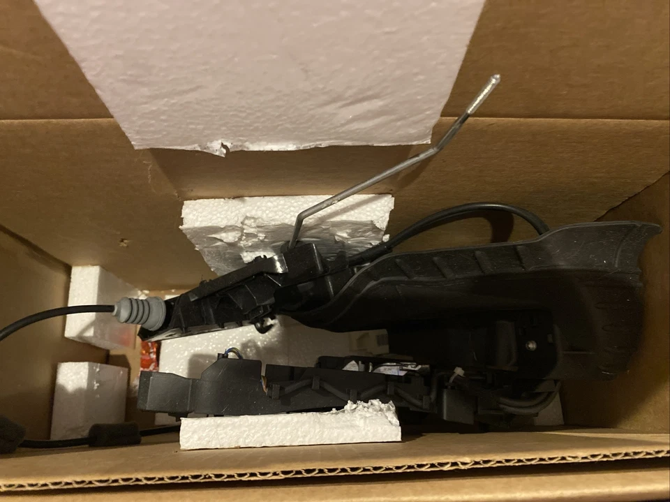 06-13 Mercedes W164 ML Keyless Go atuador de trava de porta lateral esquerda frontal fabricante de equipamento original - Imagem 3 de 4