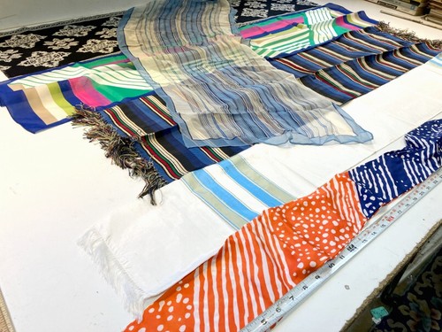 collection of various scarves includes ADRIENNE VITTADINI fancy fabrics delicate - Bild 2 von 19