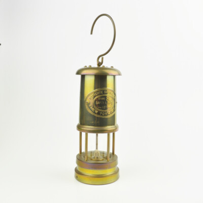safty lamps 真鍮製 Adapted Hailwood's type 01 miner's safety lamp | Science