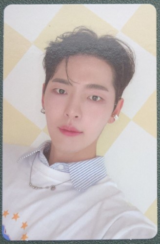 ONLYONEOF 2024 Season's Greetings New Season Member Photocards Official POB - Picture 8 of 17