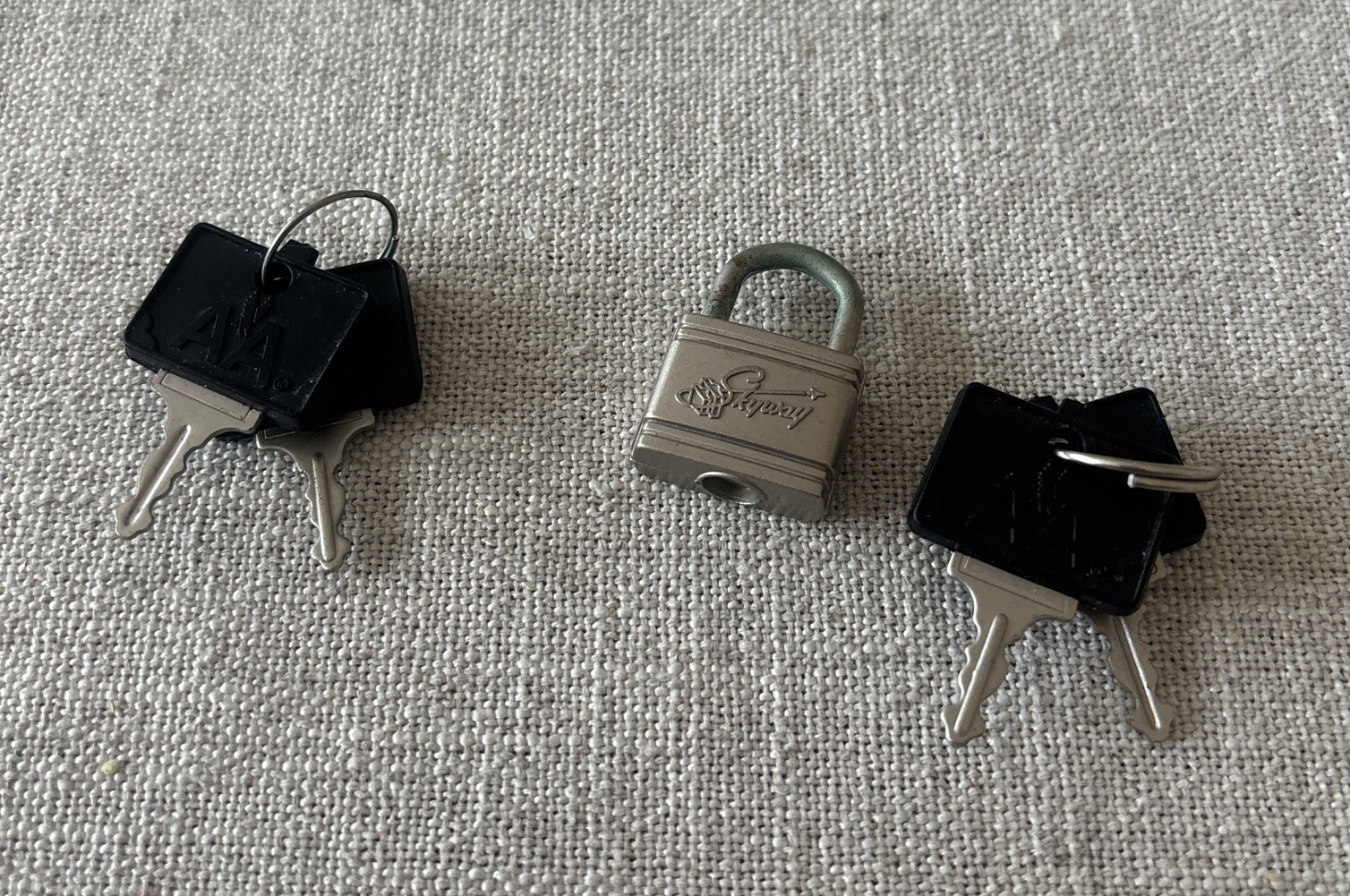 Lock And American Airlines Keys