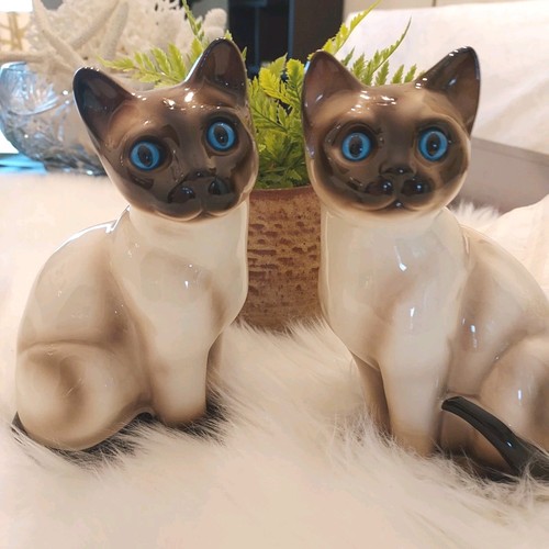 VTG Enesco Siamese Cat Ceramic  Collectible Figurines Korea. Beautiful blue eyes
