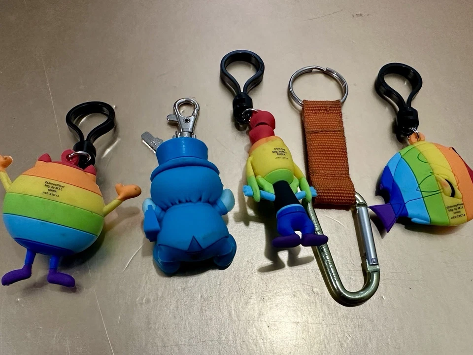 Lote de Cinco Llaveros Parques Disney Mansión Embrujada Goofy Nemo Monsters Inc Orgullo Foto 3 de 3