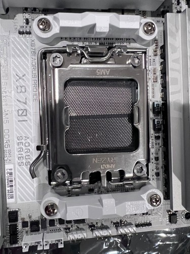 Uszkodzony Gigabyte X870I AORUS PRO ICE Socket AM5 mini ITX Płyta główna Biała - Zdjęcie 2 z 5