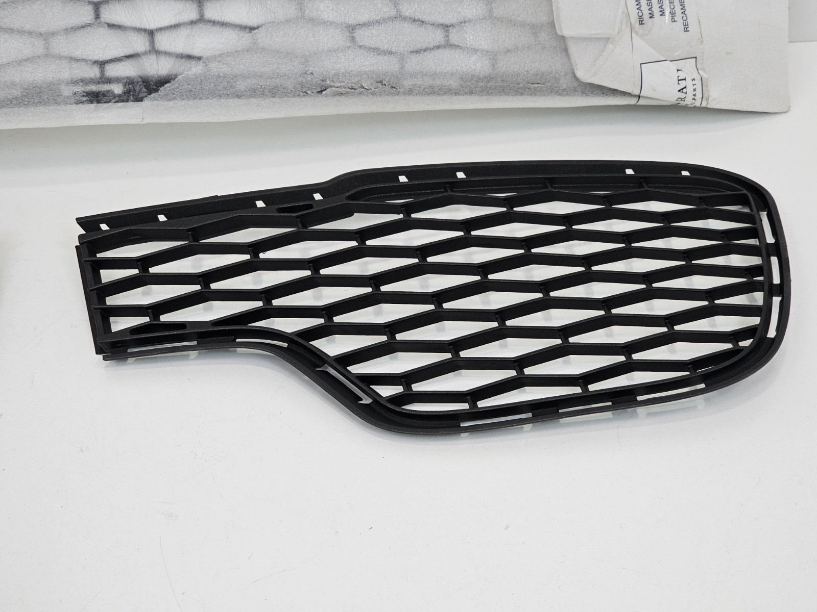 New OEM 2014-2017 Maserati Ghibli 3Pcs Front Bumper Lower Grill Set Grille Guard