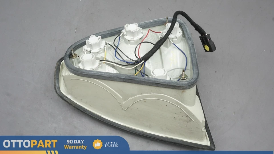 Lámpara de luz trasera izquierda del lado del conductor Maserati Quattroporte M139 2003-2008 OEM Foto 2 de 4