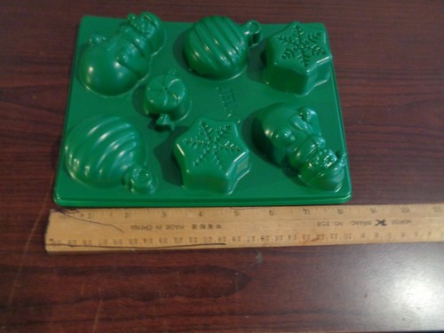 Jello Jiggler Mold Shots Christmas Makes 5 - Picture 3 of 5
