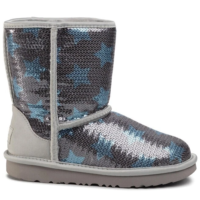UGG 1107988K Big Kid s Blue Stars Classic Short II Sequin Shoes Size US 6 C1096