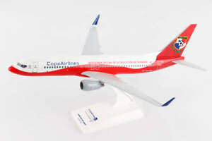 Skymarks-SKR926-Copa-Airlines-Boeing-737-800-Fepa-Fut-Desk-1-130-Model-Airplane