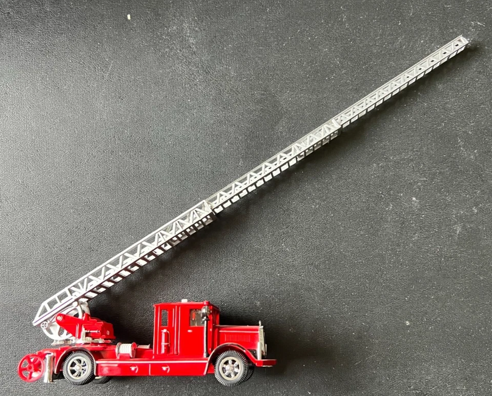 Matchbox Models of Yesteryears Fire Engine Series 1932 Ladder Truck "Mint" - Image 2 of 4