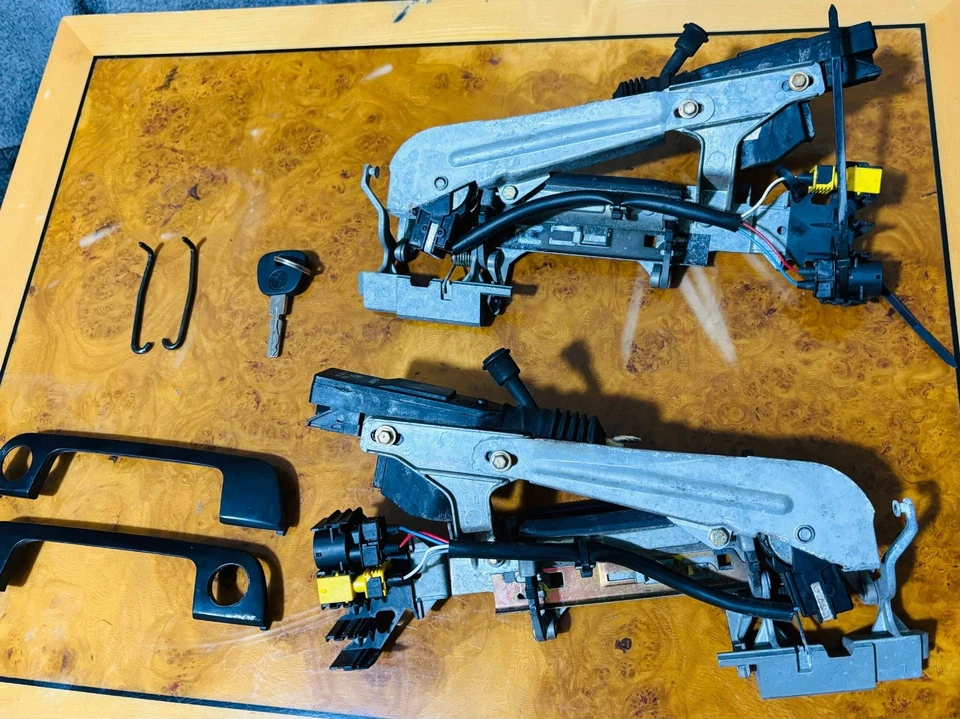 BMW E32 E34 M5 -535i 735i-(88-90) OEM Front (L+R) FULL Door Handle & Key 2 Plugs - Image 2 of 4