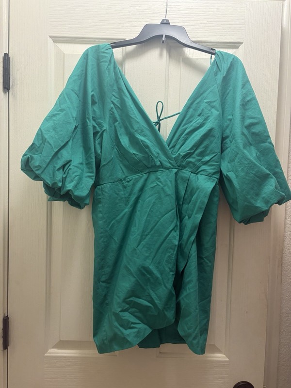 Altard State Green Solid V-Neck Puff Sleeve Tie dress Women’s Size M